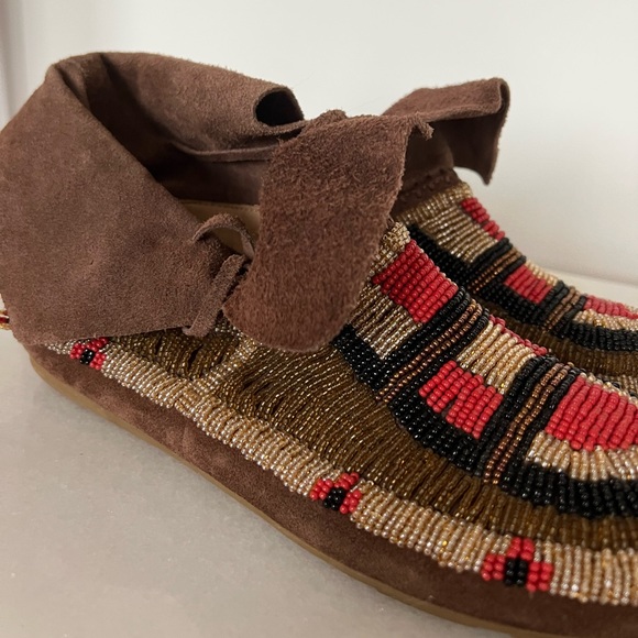 Beaded moccasins from House of Harlow 1960 - Picture 6 of 6